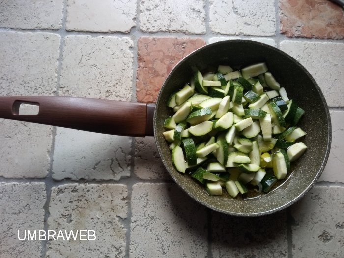 pasta semplice zucchine e cipolle