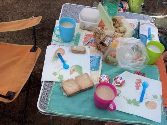 gli accessori per mangiare in tenda