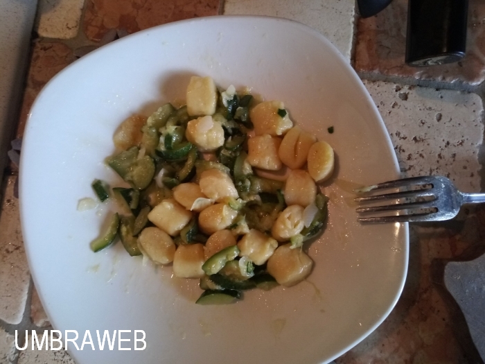 pasta gnocchi zucchine e cipolle